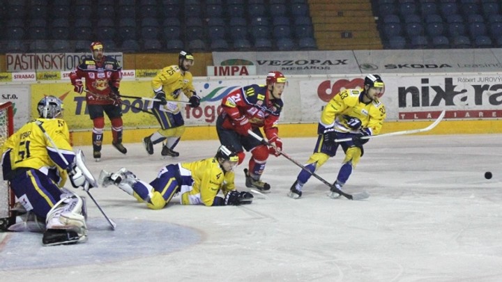 Rytieri vybojovali tri body pri Váhu